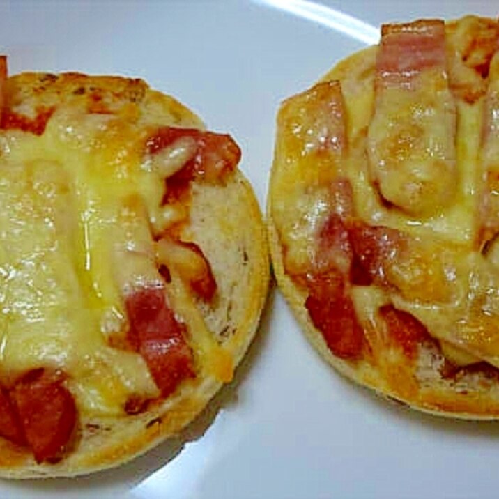 イングリッシュマフィンで作るピザ風トースト